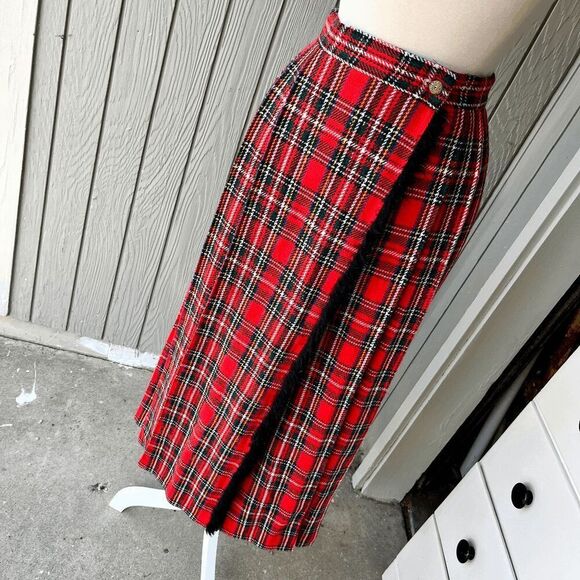 Vintage 1970s Red Plaid Wool Tartan Wrap Skirt with Button Detail, Size M - Picture 8 of 13